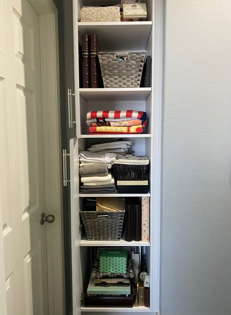 Linen_Closet_Before_Pic