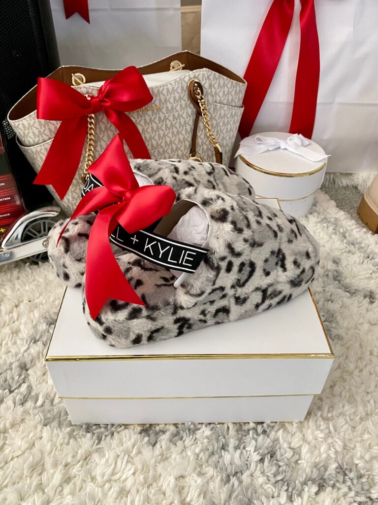 Kendall_Kylie_Slippers